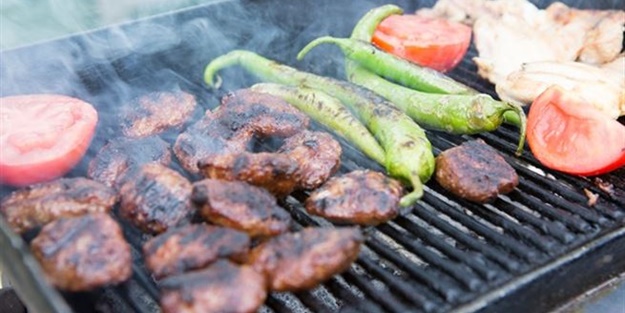 Mangala bonzai serpen kadından ilginç ifade