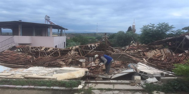 Manisa 12 saatte 120 kez sallandı