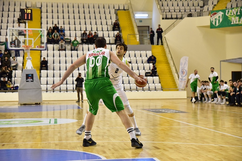 Manisa BBSK kendi evinde şampiyon Bursaspor’a yenildi 