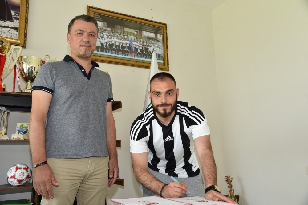 Manisa BBSK, Zahit Fındık’ı renklerine bağladı 