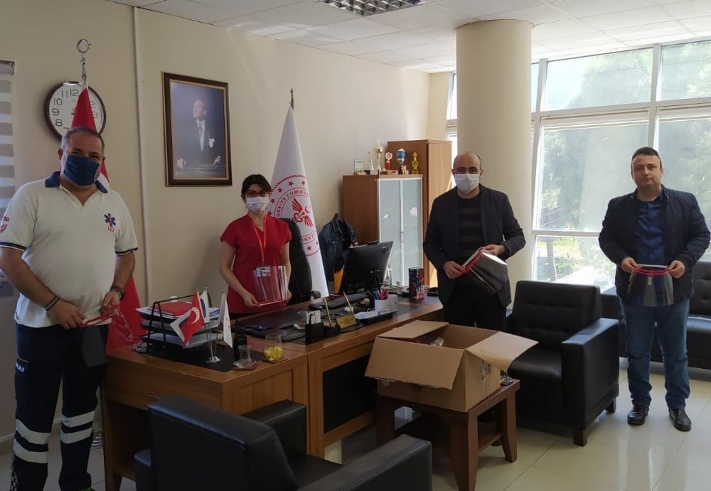 Manisa BİLSEM’den sağlık çalışanlarına siperlik maske desteği 