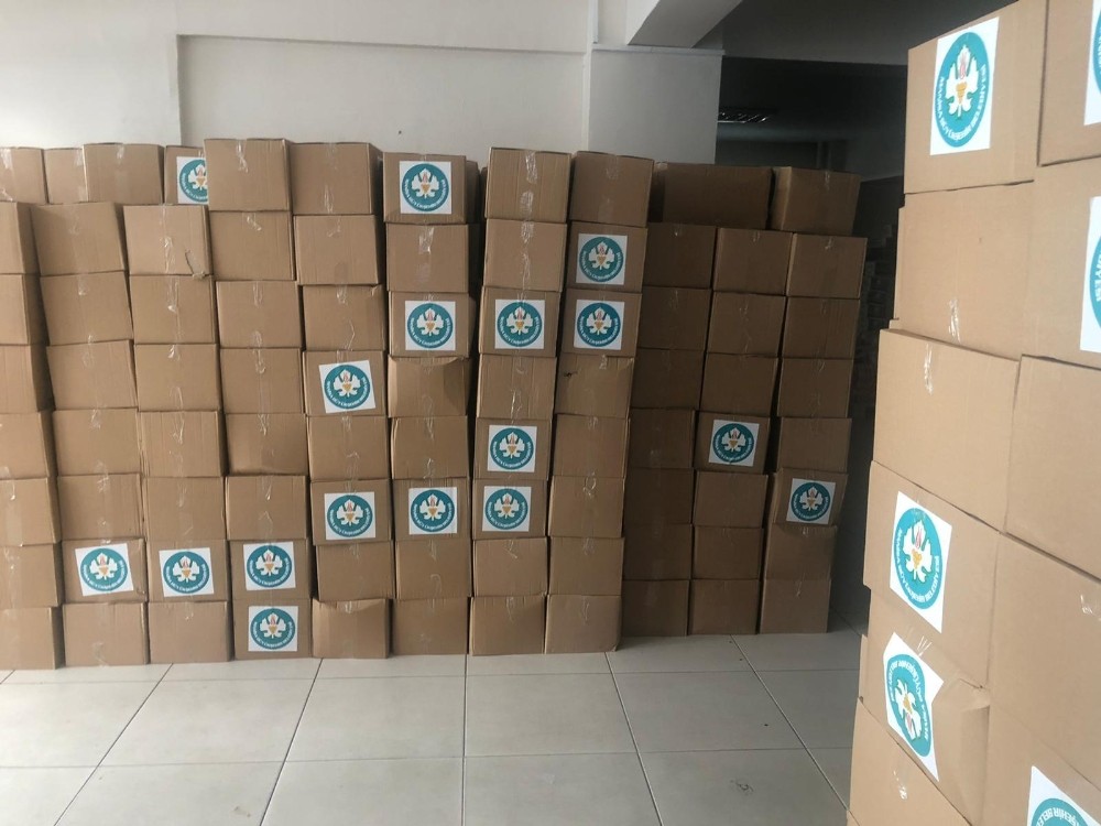 Manisa Büyükşehir 7 bin 500 kişinin ihtiyaçlarını evlerine ulaştırıyor 
