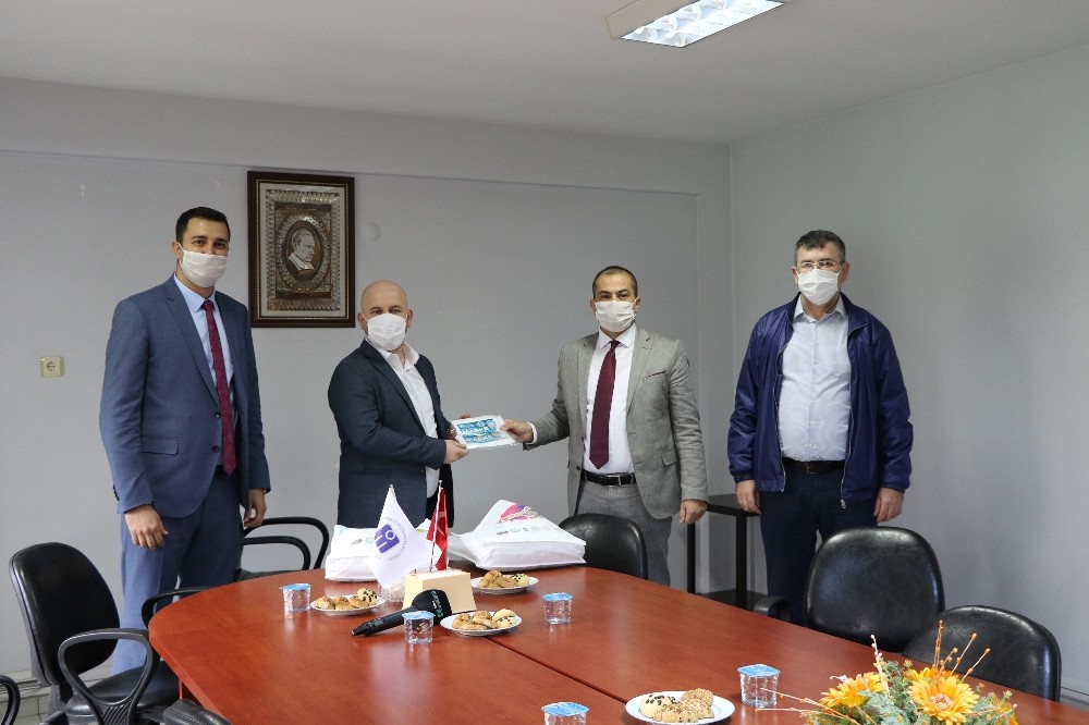 Manisa Büyükşehir Belediyesinden akademik odalara maske desteği 