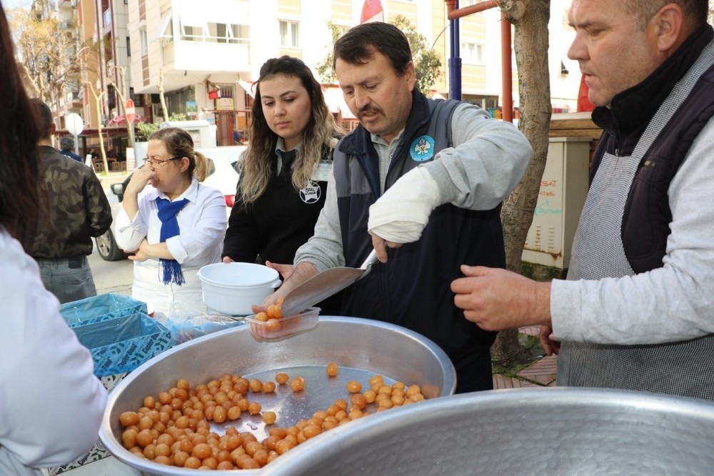 Manisa Büyükşehir personelinden şehitler için lokma hayrı 