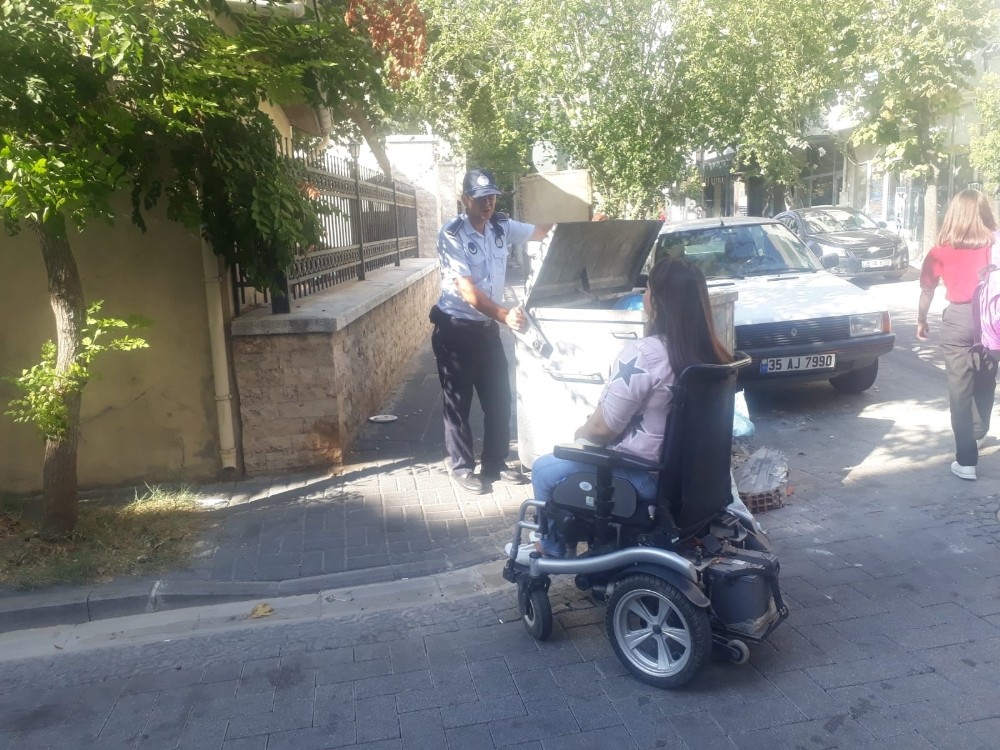 Manisa Büyükşehir zabıtası engelli vatandaşların yanında 