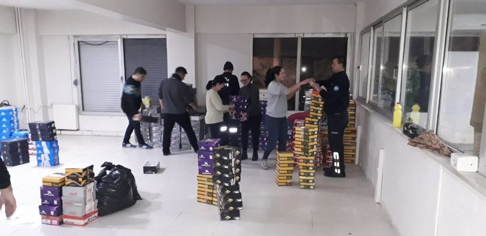 Manisa Büyükşehir’in 3 şirketinden depremzedelere bin adet battaniye 
