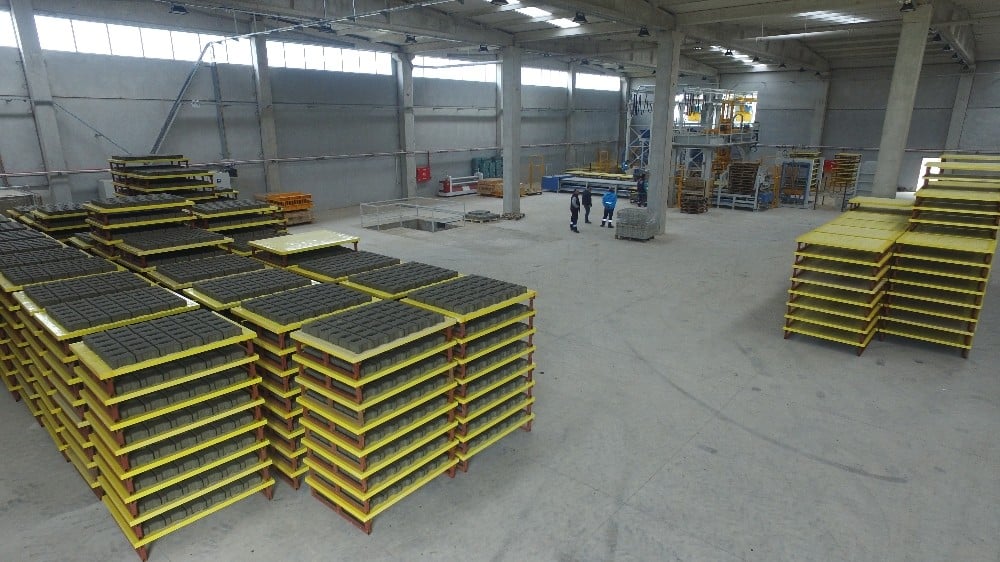 Manisa Büyükşehir’in fabrikası parke taşı üretimini arttırdı 