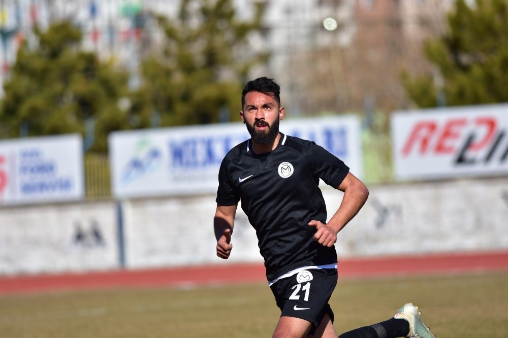 Manisa FK’da 3 isim süresiz kadro dışı bırakıldı 