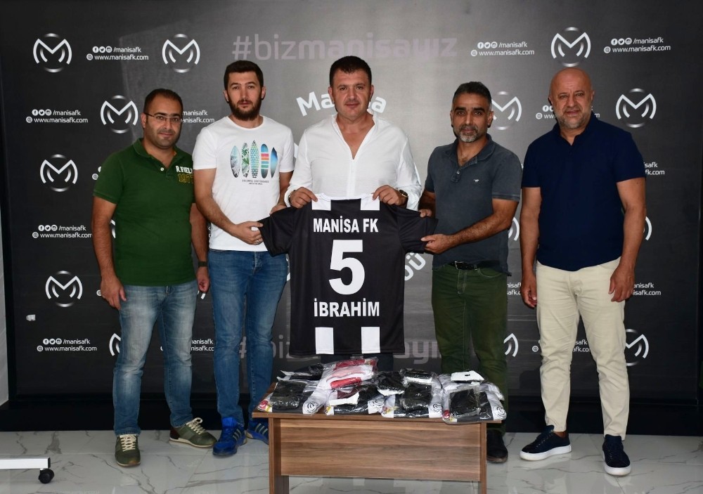 Manisa FK’dan Gazeteciler Cemiyetine forma jesti 