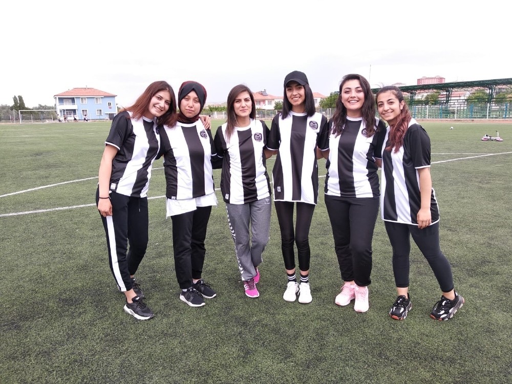 Manisa FK’dan Yozgatlı öğrencilere forma desteği 