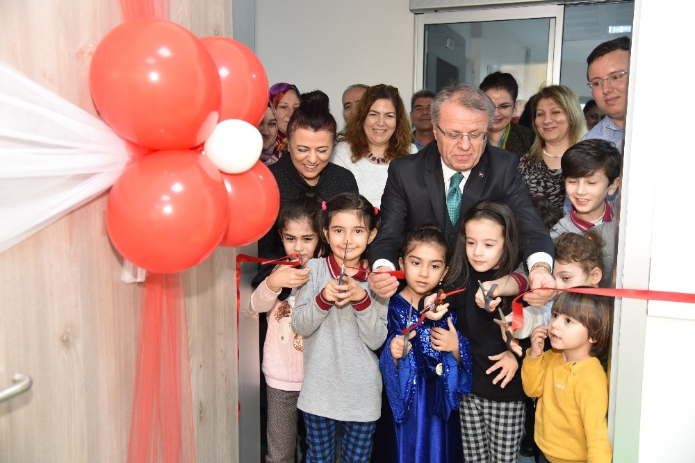 Manisa İl Sağlık Müdürlüğü’nde çocuk oyun odası açıldı 