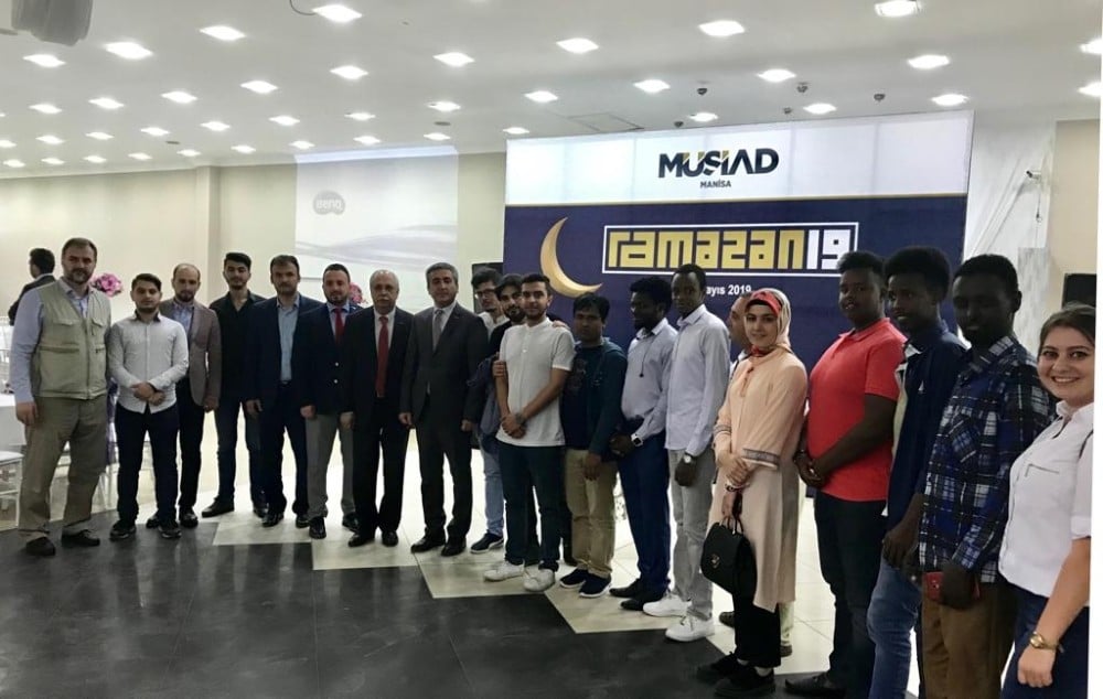 Manisa MÜSİAD iftar sofrasını öğrencilerle paylaştı 