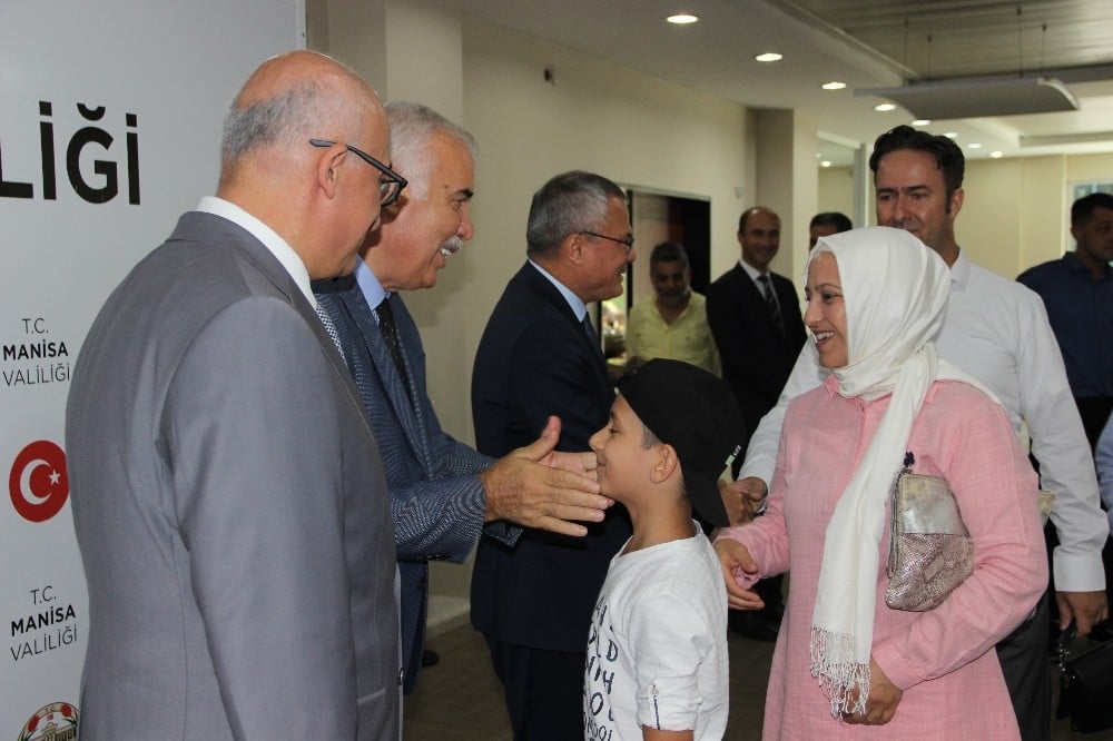 Manisa protokolü bayramlaştı 