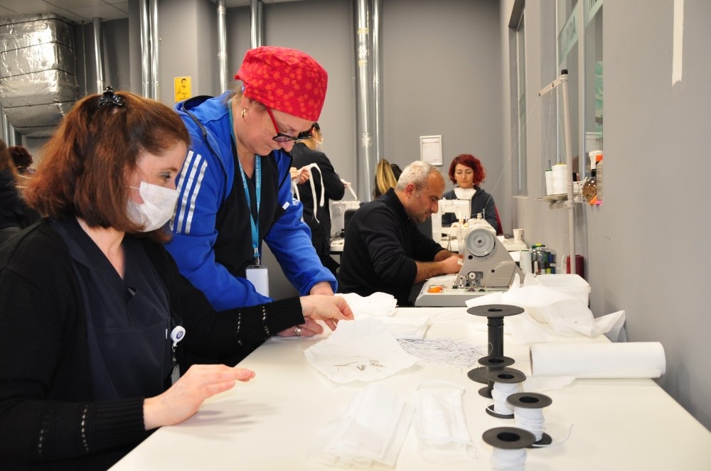 Manisa Şehir Hastanesi maske talebini kendi karşılıyor 