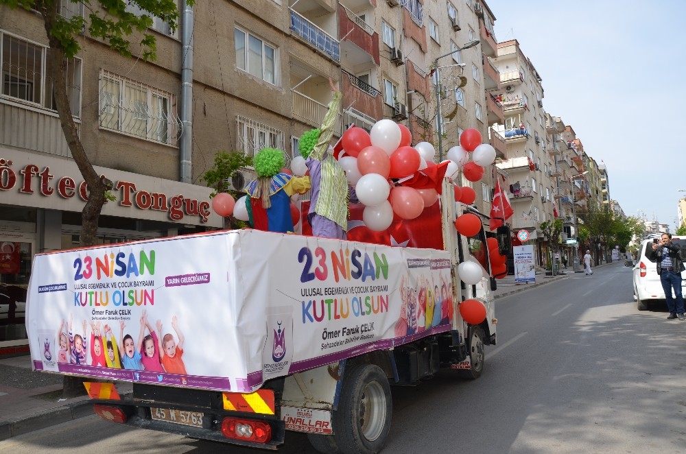 Manisa sokaklarında 23 Nisan coşkusu 