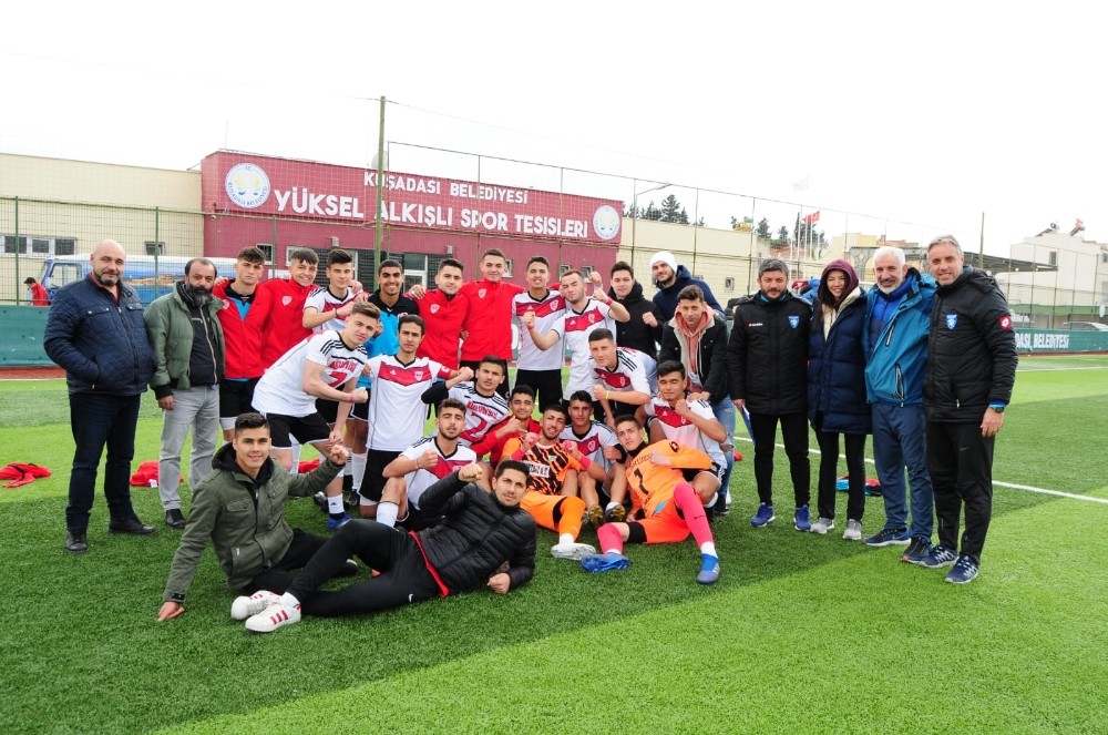 Manisa Spor Lisesi yarı finale yükseldi 