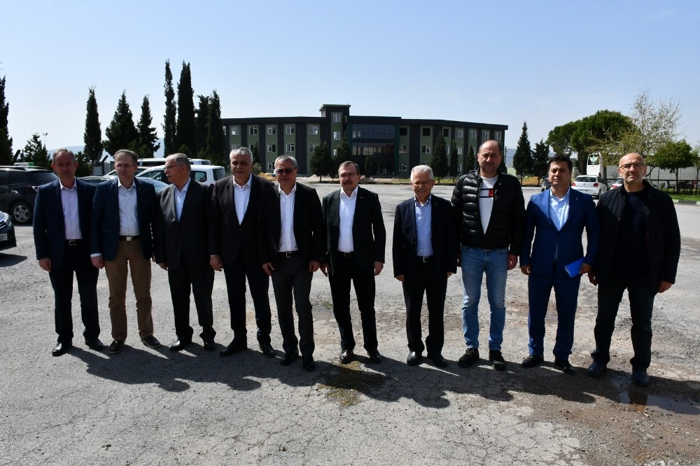 Manisa Valisi Ahmet Deniz, Akhisarspor’un 49. yılını kutladı 