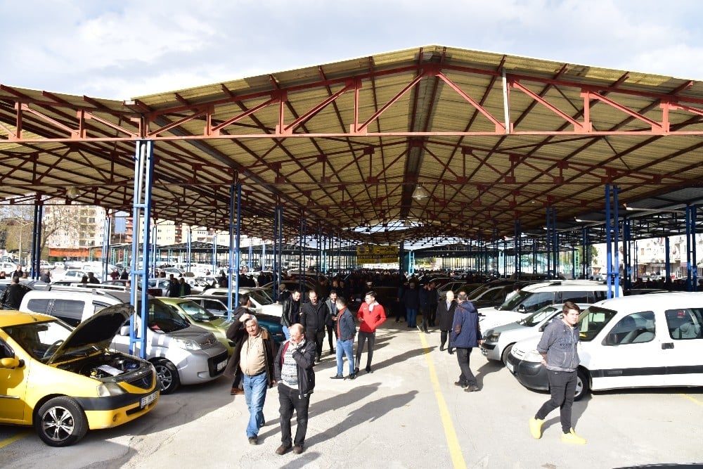Manisa’da açık oto pazarının faaliyetlerine ara verildi 