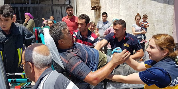 Manisa'da ağaçtan düşen adam yaralandı