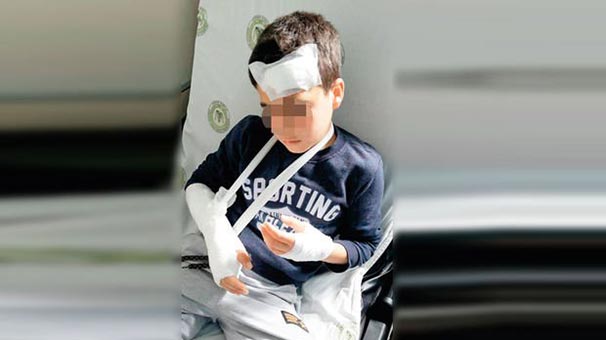 Manisa'da aşırı yüklü servisten yola düşen öğrenci yaralandı