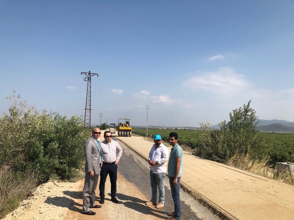 Manisa’da ‘Beton yol’ uygulaması devam ediyor 