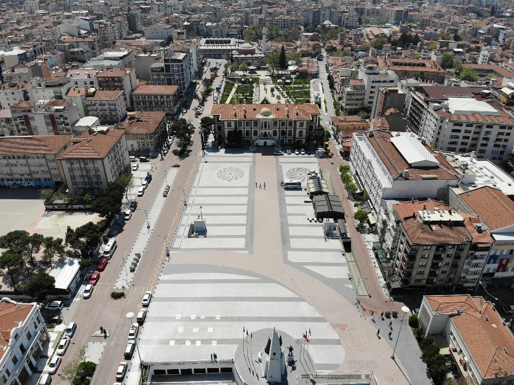 Manisa’da cadde ve sokaklar boş kaldı 