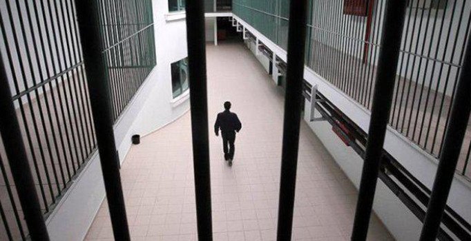 Manisa'da cezaevine ziyarete giden ailenin parası çalındı
