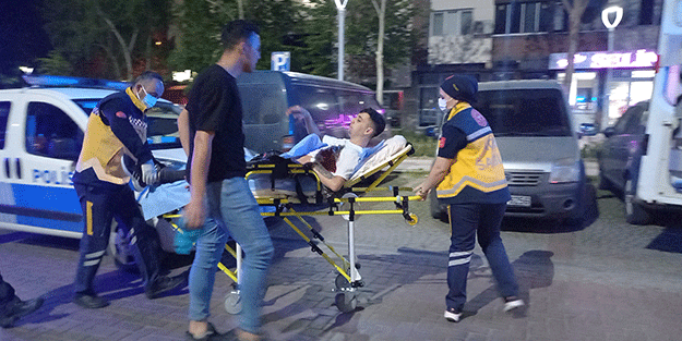 Manisa'da çıkan kavgada 2 kişi bıçakla yaralandı