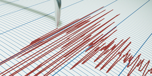 Manisa'da deprem! Vatandaşlar panik yaşadı