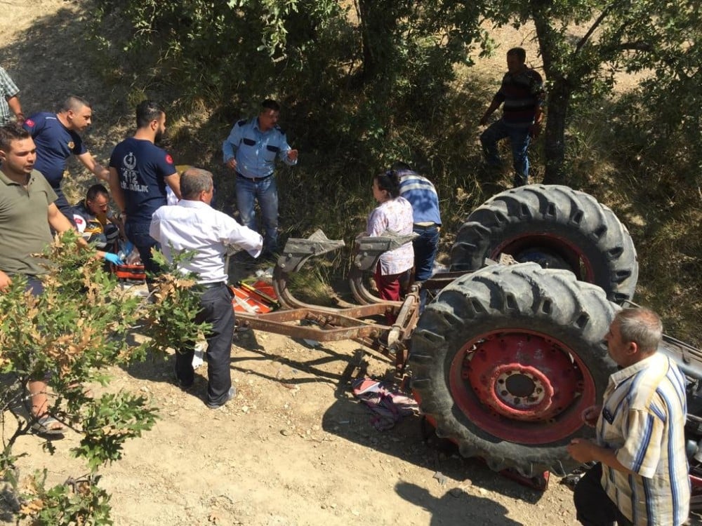 Manisa’da devrilen traktörün altında kalan 15 yaşındaki genç öldü 