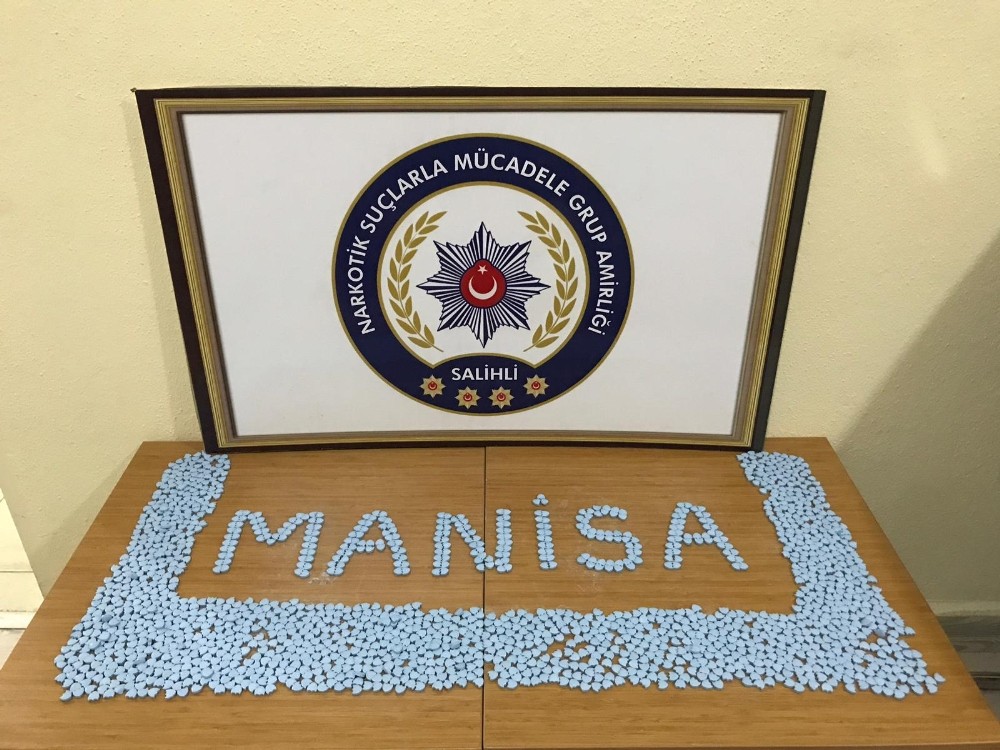 Manisa’da durdurulan araçtan bin 720 adet uyuşturucu çıktı 