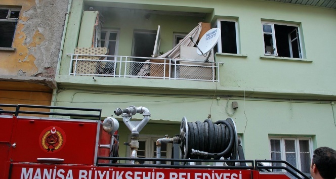 Manisa'da ev yangını
