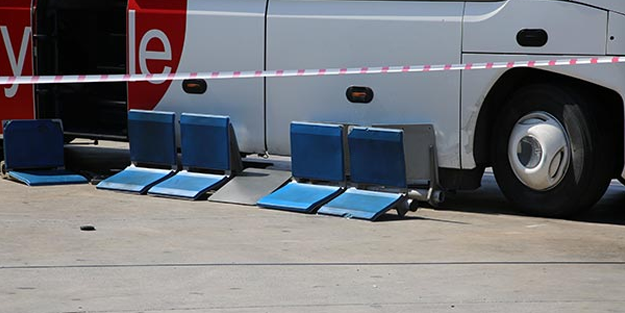 Manisa'da facia! Otobüs yayaların arasına daldı, 7 yaralı