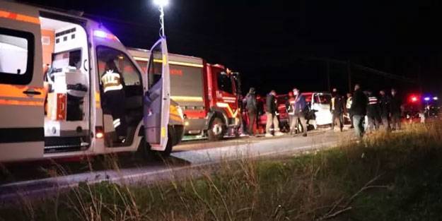 Manisa'da feci kaza! 2 ölü, 5 yaralı