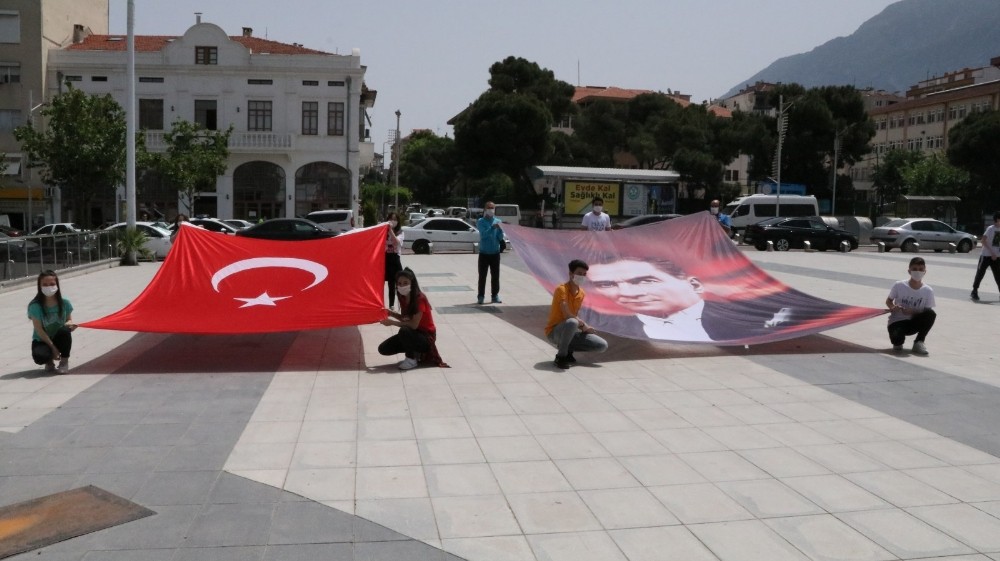 Manisa’da Gençlik Haftası törenle başladı 