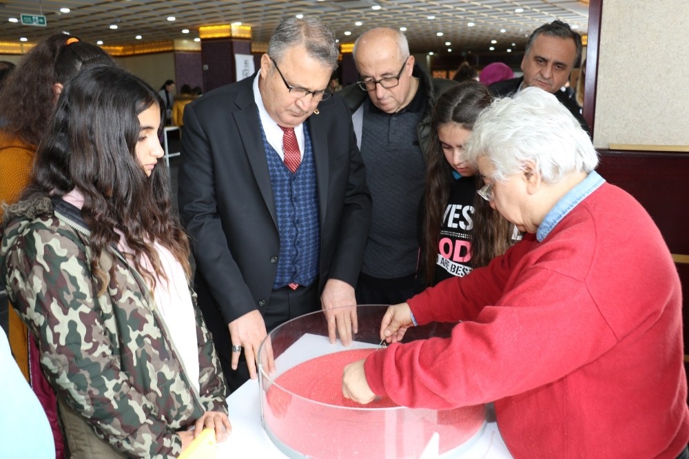 Manisa’da ‘Herkes İçin Matematik’ sergisi yoğun ilgi gördü 