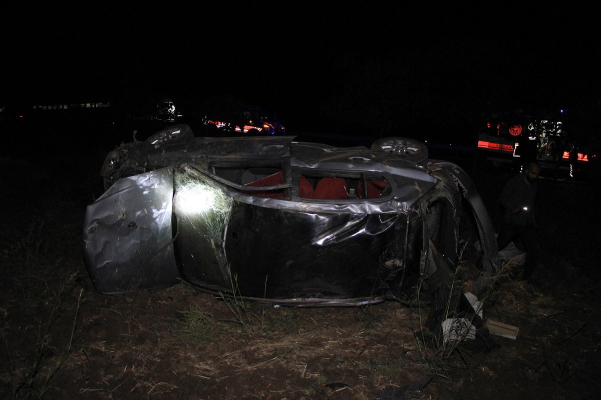 Manisa'da iki otomobil çarpıştı: 2 yaralı