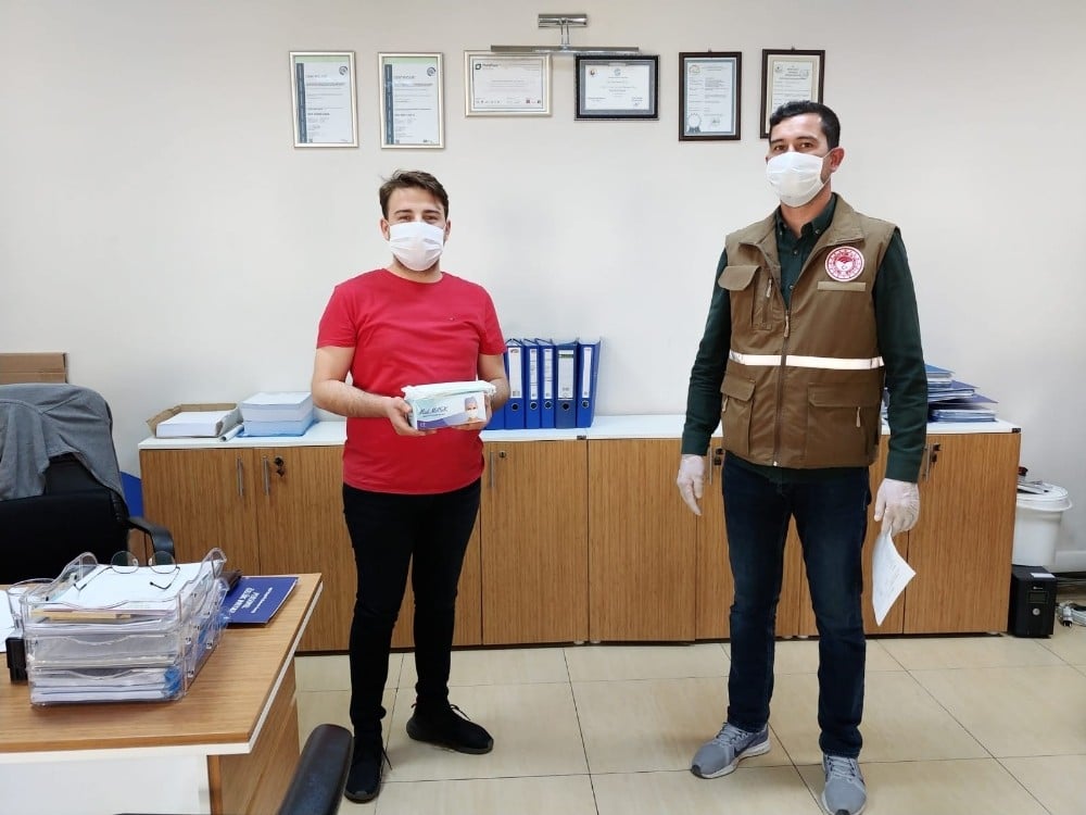 Manisa’da iş yerlerine maske dağıtımı başladı 