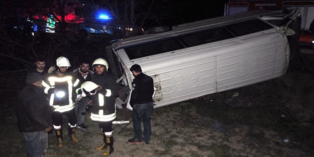 Manisa'da işçi servisi şarampole uçtu: 11 yaralı