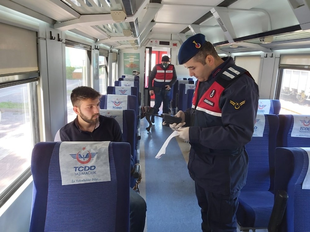 Manisa’da jandarmadan trende asayiş uygulaması 