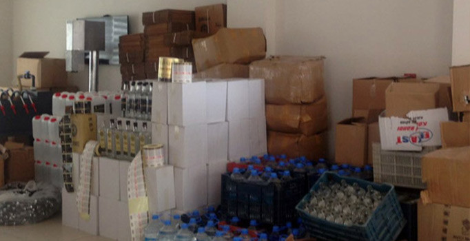 Manisa'da kaçak içki operasyonu! 2 depoya eş zamanlı baskın