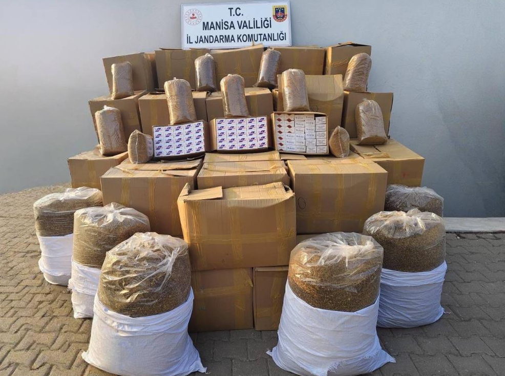 Manisa'da kaçak tütüne 3 gözaltı