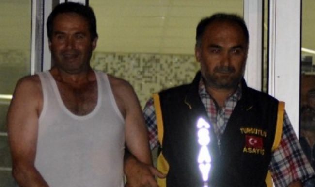 Manisa'da karısını öldürdü, kahkaha atarak cezaevine gitti