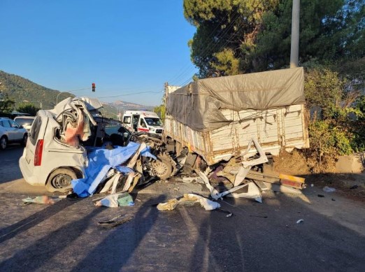 Manisa'da katliam gibi kaza: 4 ölü!