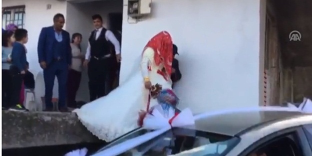 Manisa'da korkan damat gelini bırakarak kaçtı