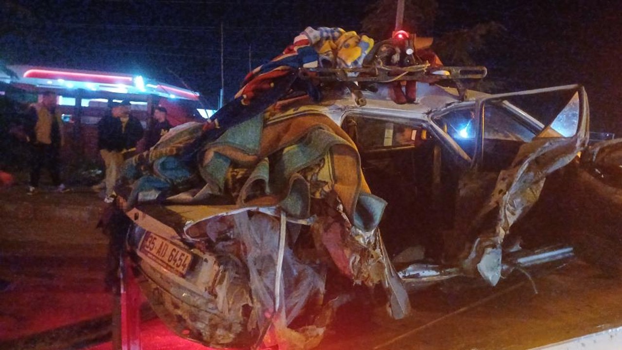 Manisa’da korkunç kaza! Araçlar hurdaya döndü