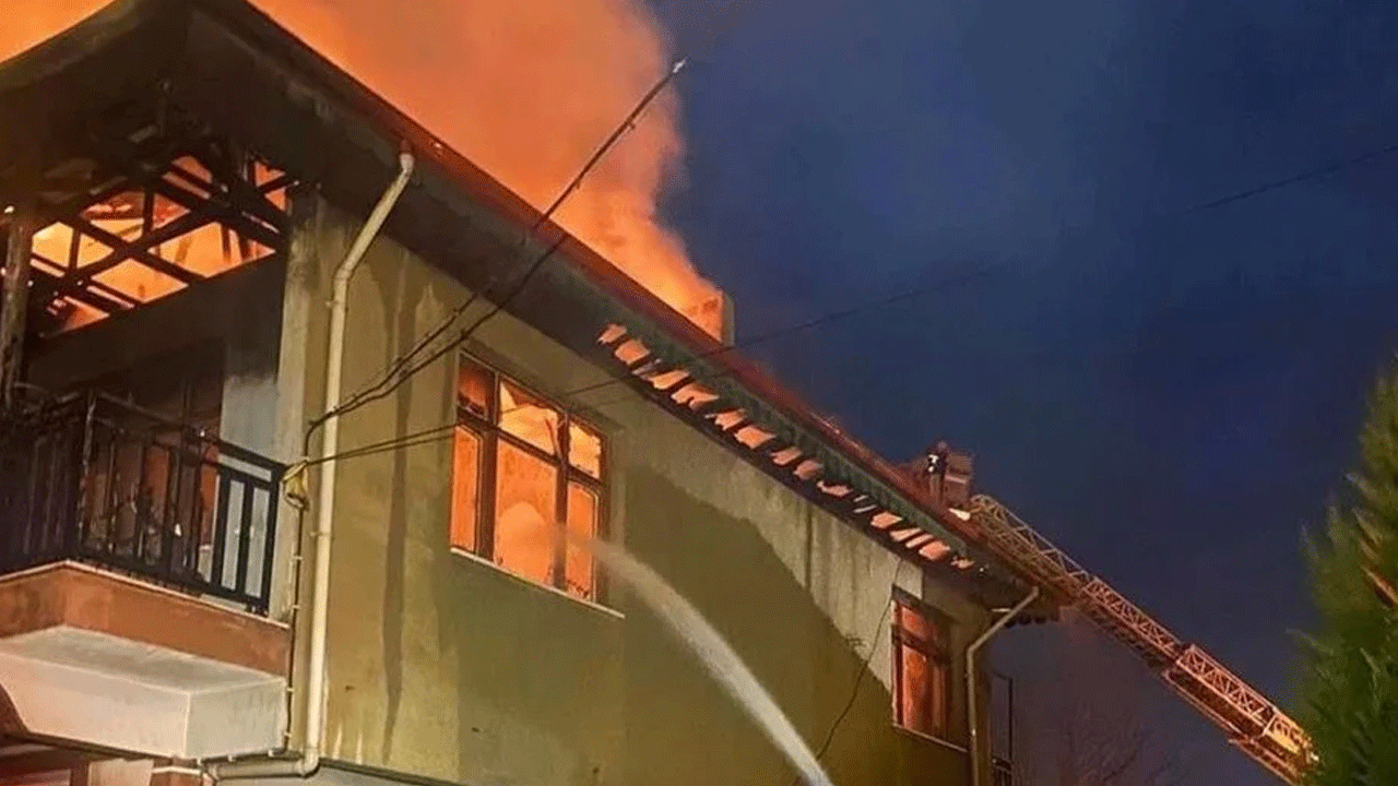Manisa'da korkunç yangın! Sobadan çıkan alevler evi küle çevirdi