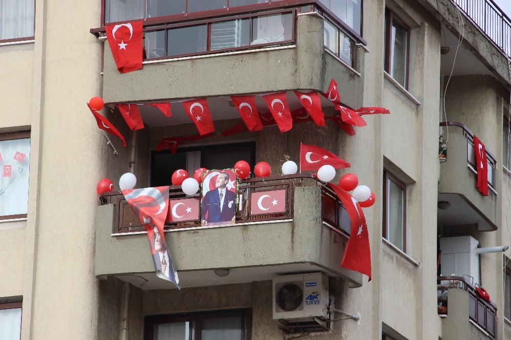 Manisa’da korona tedbirleri altında 23 Nisan kutlaması 