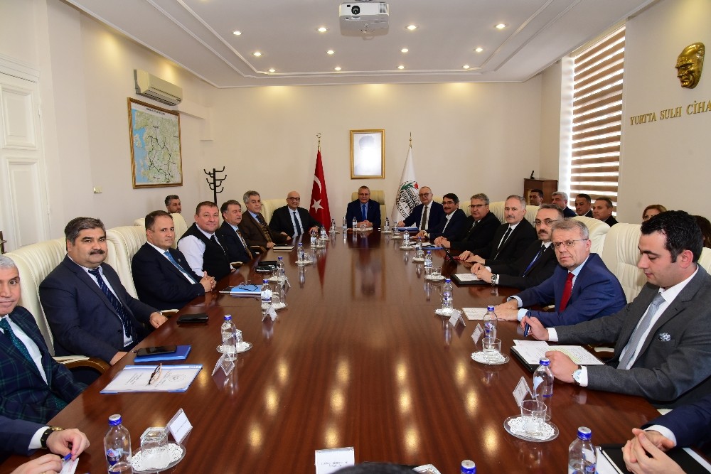 Manisa’da koronavirüse karşı alınan tedbirler görüşüldü 