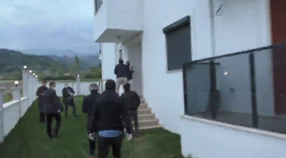 Manisa’da lüks villaya kumar baskını 